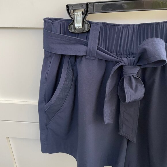 Eddie Bauer Casual Lightweight Poly Blend 3.75" Belted Shorts Navy Sz XS NWOT - Picture 2 of 9